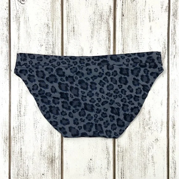 Victoria’s Secret Incredible Seamless Bikini Pantie Medium Gray Leopard - Picture 7 of 8